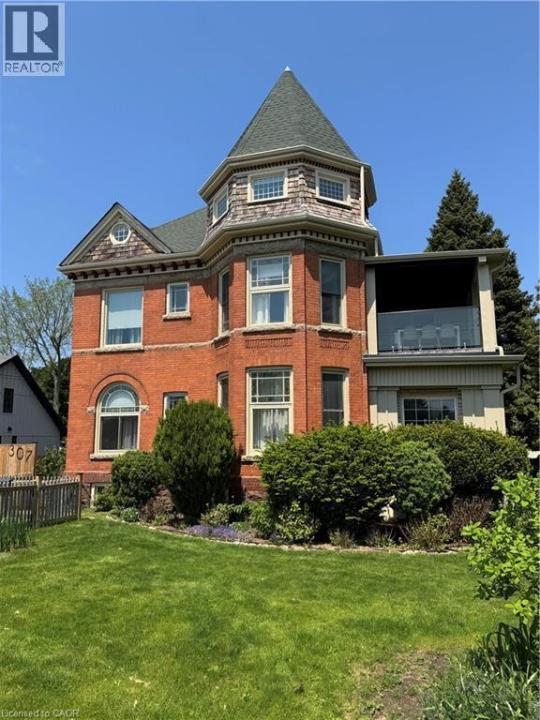 307 QUEENSTON STREET, St. Catharines, Ontario L2P 2X5, Kanada