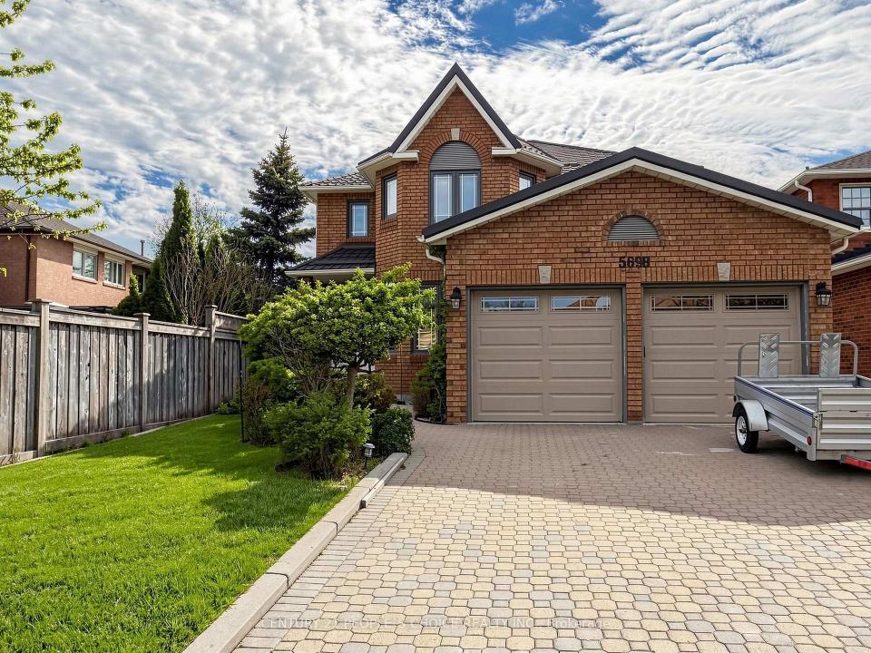 5698 COLBY COURT, Mississauga, Ontario L5M 4S7, Canadá