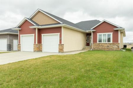 17 EDGEWOOD STREET, Steinbach, מניטובה R5G 0S7, קנדה 