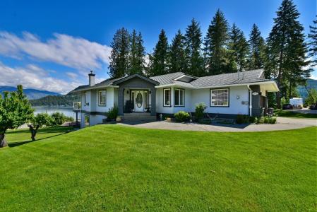 2860 MARINE DRIVE, Blind Bay, Британская Колумбия V0E 1H1, Канада