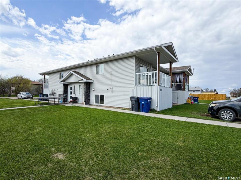 215 2ND STREET W, Meadow Lake, Saskatchewan S9X 1C7, Canadá