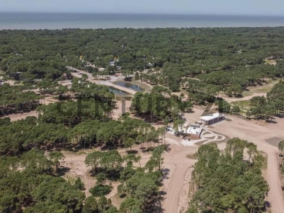 Av. Enrique Shaw y Av. del Olimpo , Pinamar, Buenos Aires Costa Atlántica 7167, Argentina