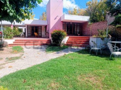 Pueyrredón 580, Chacras de Coria, Mendoza 5507, Argentina