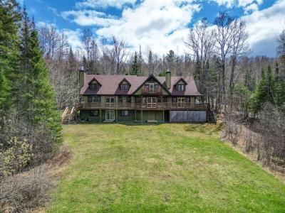1995  Rue des Seigneurs, Sainte-Adèle, Quebec J8B 2X1, Canada