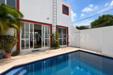 50 Avenida Sur Bis por Calle 17 Sur y Calle 19 Sur, Colonia Independencia 223,, Cozumel, Quintana Roo 77664, Mexique
