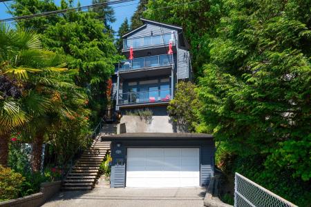2643 PANORAMA DRIVE, North Vancouver, كولومبيا البريطانية V7G 1V7, كندا 