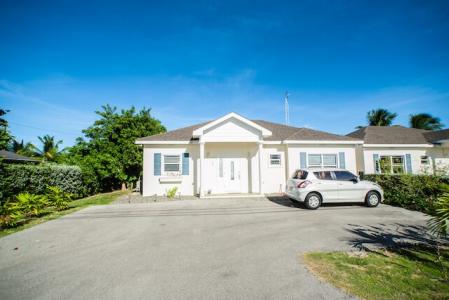 3 BED 2 BATH DUPLEX ON GLADE DRIVE, West Bay, Grand Cayman, Îles Caïmans