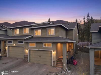 9095 Eagle River Lane, Eagle River, Alaska 99577, USA