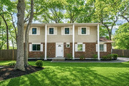 14 Basswood La, Farmingville, NY 11738, USA