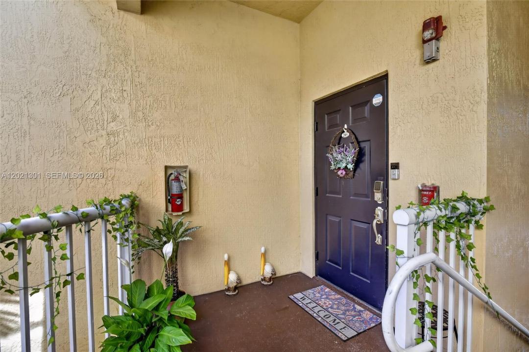 120 Jacaranda Country Club Dr , 205, Plantation, Floride 33324, États-Unis