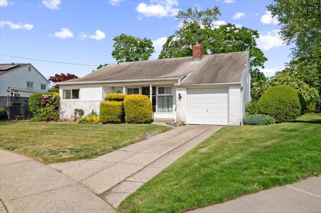3836 Windsor Drive, Bethpage, Nowy Jork 11714, USA