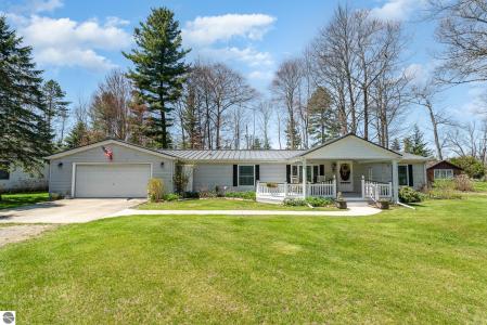 2423 West Drive, Tawas City, Michigan 48763, Stati Uniti