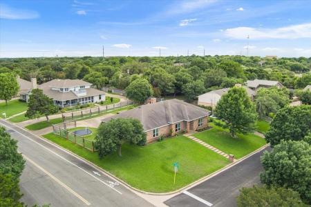 10025 Forest View Drive, Woodway, Texas 76712, USA