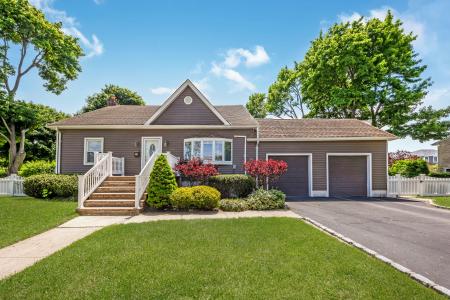 517 Herzel Boulevard, West Babylon, NY 11704, USA