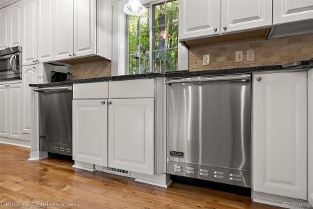 6705 College Park Drive, Clarkston, Michigan 48346, USA