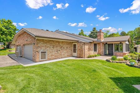 1860 Juneau Lane N, Plymouth, Minnesota 55447, USA