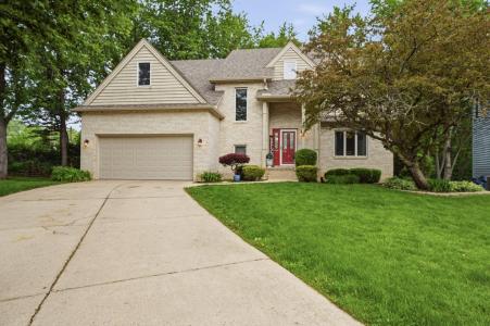 5204 Woodmere Court, Valparaiso, Indiana 46383, USA
