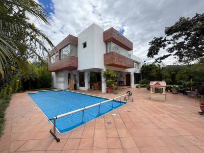 Jeronimo Carrion s/n Urb. Cunucbamba , Quito, Pichincha 00001, Ecuador