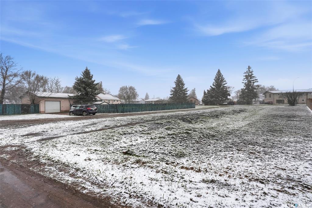 757 6TH STREET E, Prince Albert, Saskatchewan S6V 0N9, Canada