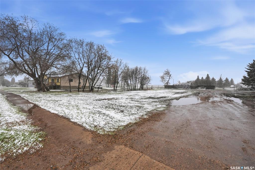 743 7TH STREET E, Prince Albert, Saskatchewan S6V 0S9, Canada