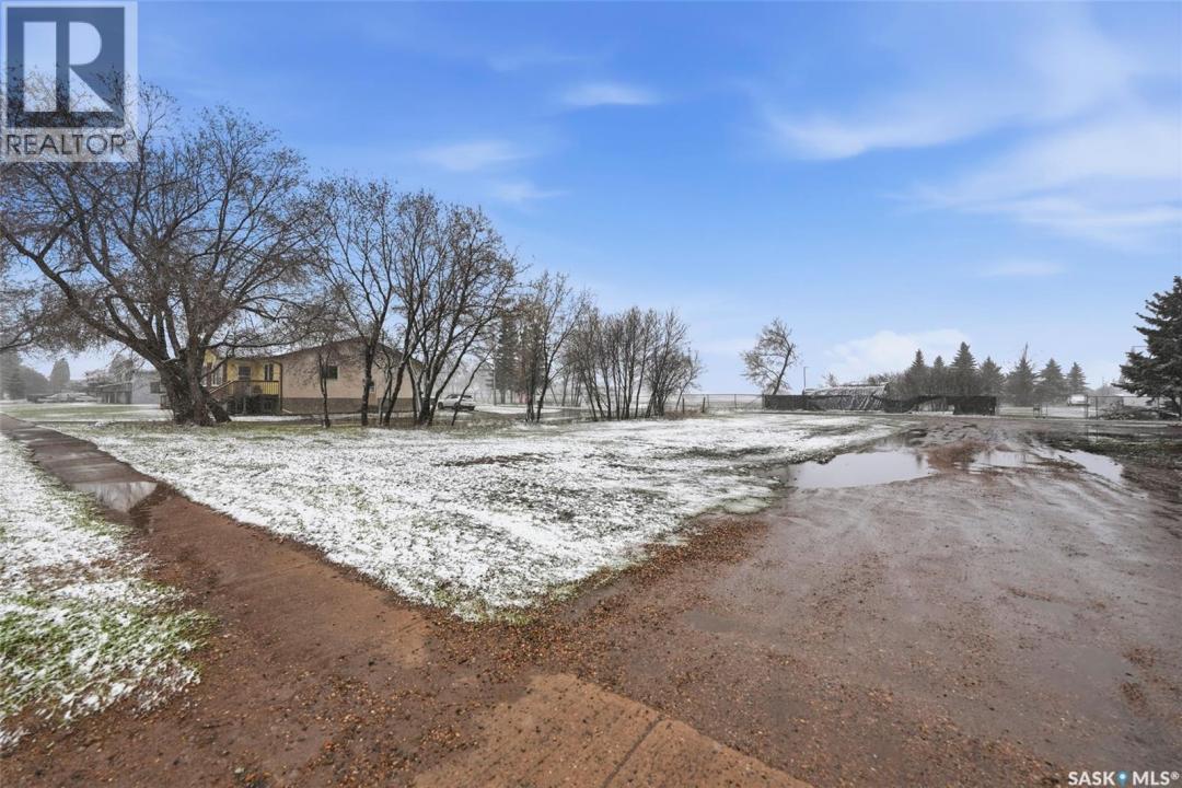 743 7TH STREET E, Prince Albert, Saskatchewan S6V 0S9, Canada