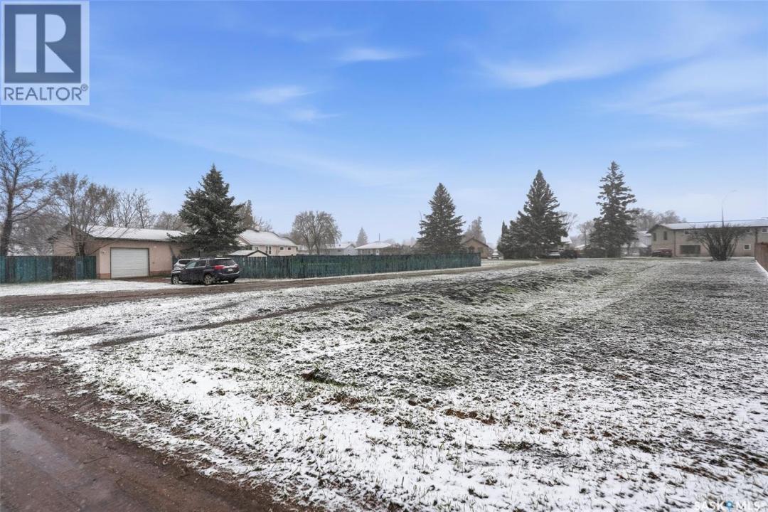 757 6TH STREET E, Prince Albert, Saskatchewan S6V 0N9, Canada