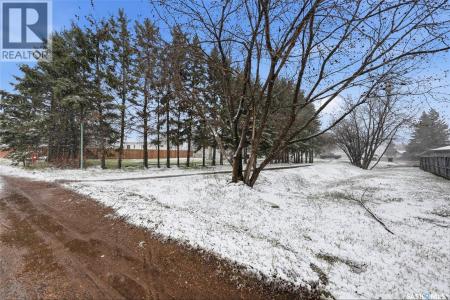 746 7TH STREET E, Prince Albert, Saskatchewan S6V 0T1, Canada