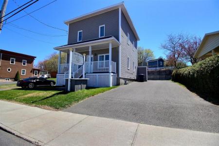 869-869A  Rue Commerciale N., Témiscouata-sur-le-Lac, Quebec G0L 1E0, Canada