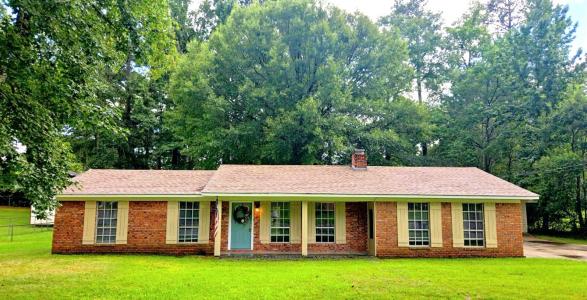 8 Mar - Ree Dr., Laurel, Mississippi 39440, Estados Unidos