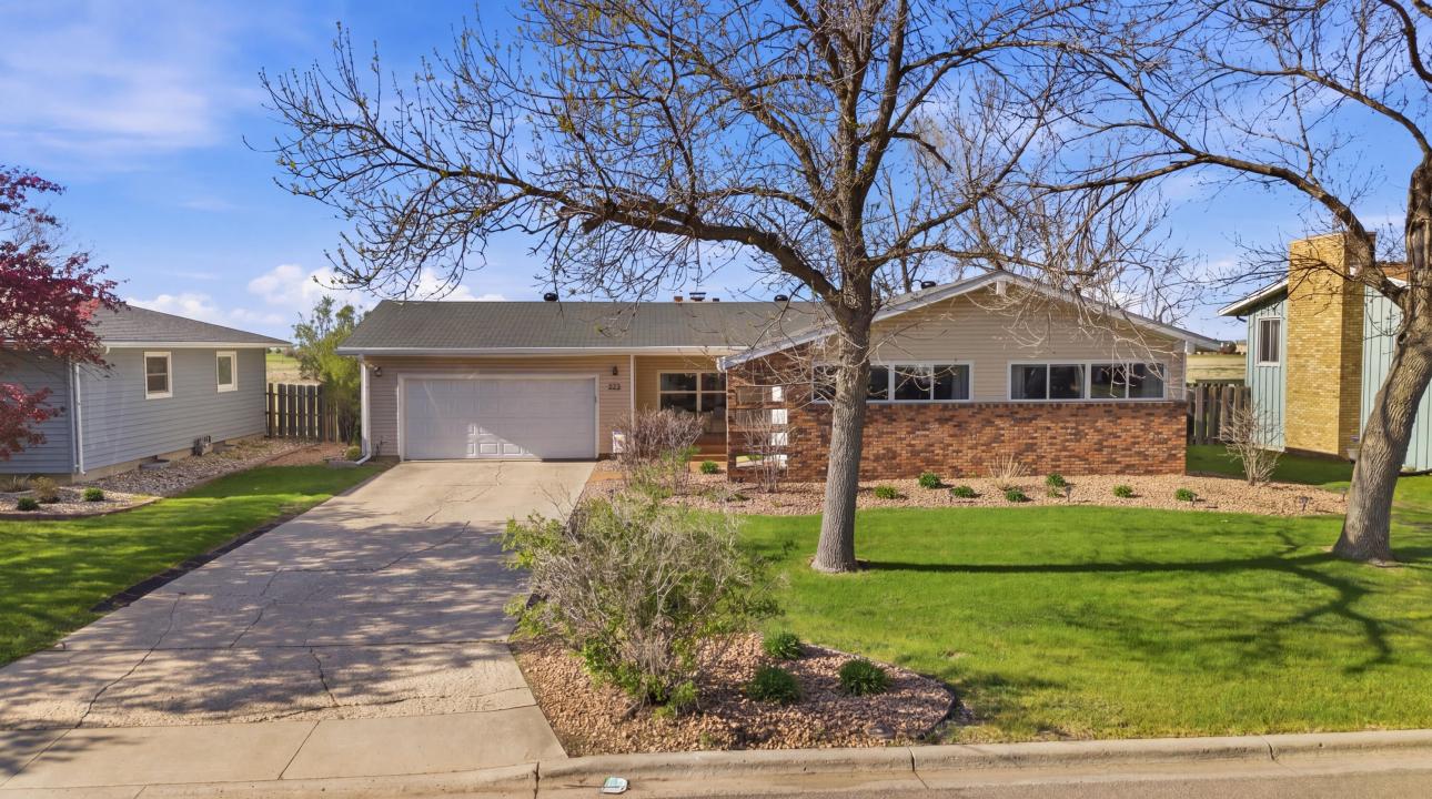 626 Willow Drive, Aberdeen, South Dakota 57401, USA