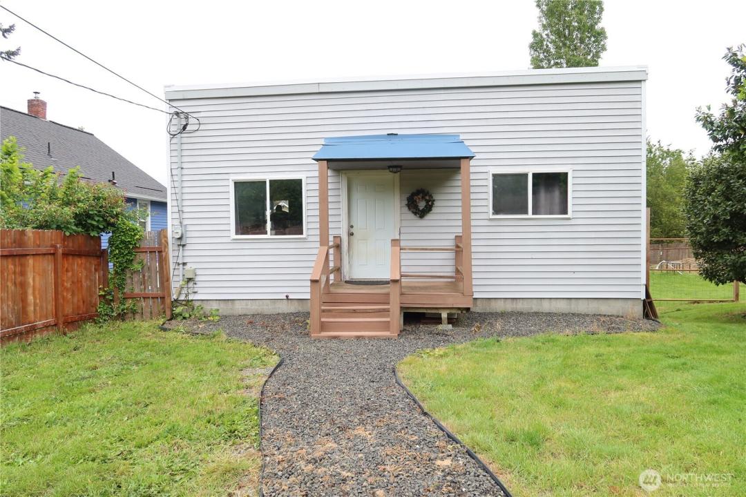 1405 Flower Avenue, Port Orchard, Washington 98366, USA