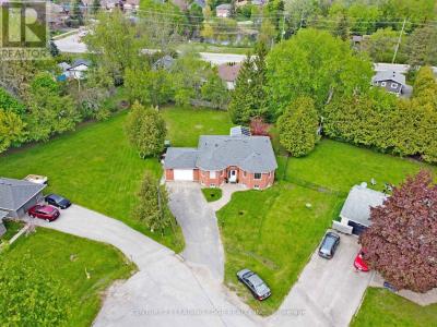 4 BAY COURT, Georgina (historic Lakeshore Communities), Ontario L4P 1B3, Canadá