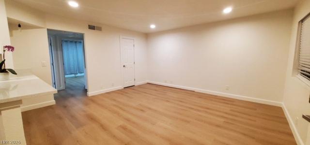 2121 Oceanus Lane #4, Las Vegas, Nevada 89115, USA