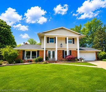6292 Kings Pointe Circle, Grand Blanc, Michigan 48439, USA
