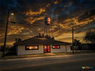 120 W 3rd Street, Nixon, Texas 78140, USA