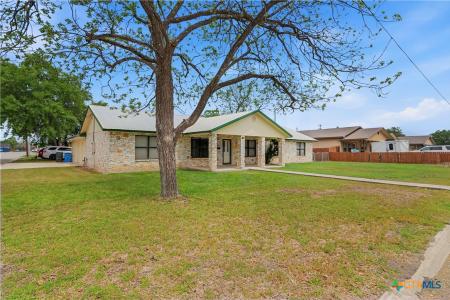 1052 E Weinert Street, Seguin, Texas 78155, USA