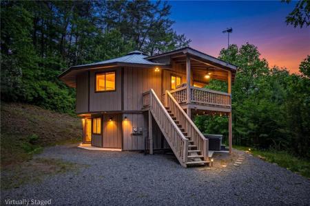 174 Chestnut Ridge, Blue Ridge, Georgia 30513, USA