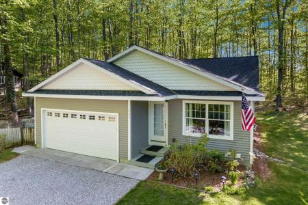 2177 N Jacobson Road, Suttons Bay, Michigan 49682, USA