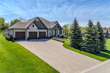 5 MOORE BOULEVARD, Brantford, Ontario N3T 0E2, Canada