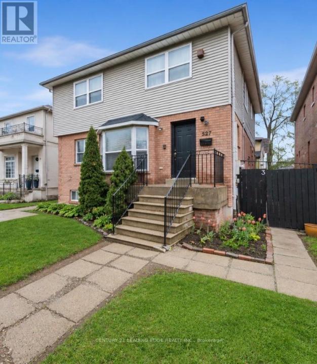 527 GLENGARRY AVENUE, Toronto (bedford Park-nortown), Ontario M5M 1G2, Canada