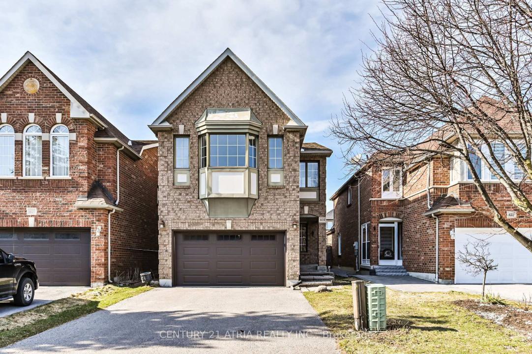 409 HEDDLE CRESCENT, Newmarket, Ontario L3X 2J2, Canada