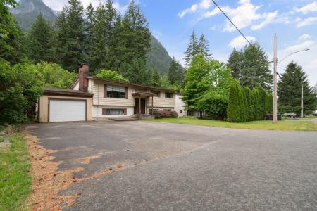 260 ROBERTSON CRESCENT, Hope, Colúmbia Britânica V0X 1L4, Canadá
