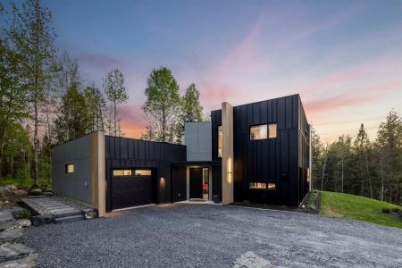 1561  Allée des Pléiades, Magog, Quebec J1X 8B6, Canada