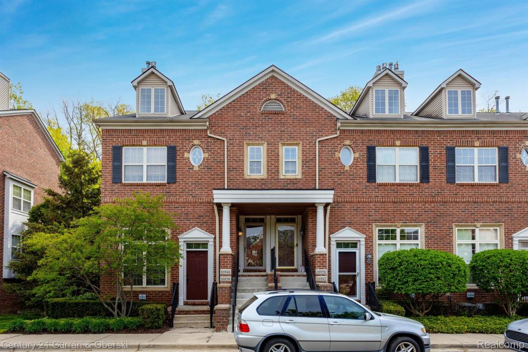 16944 Farmington Road , 22, Livonia, Michigan 48154, États-Unis