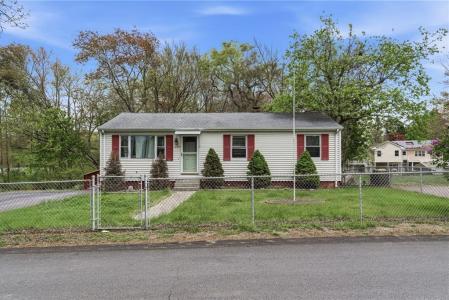 27 Douglas Circle, Smithfield, Rhode Island 02828, Stati Uniti