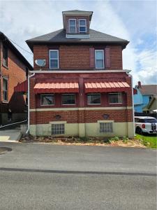 924 Summit St, Tarentum, Pennsylvania 15084, USA