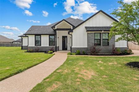 820 Forward Pass Drive, Hewitt, Texas 76643, USA