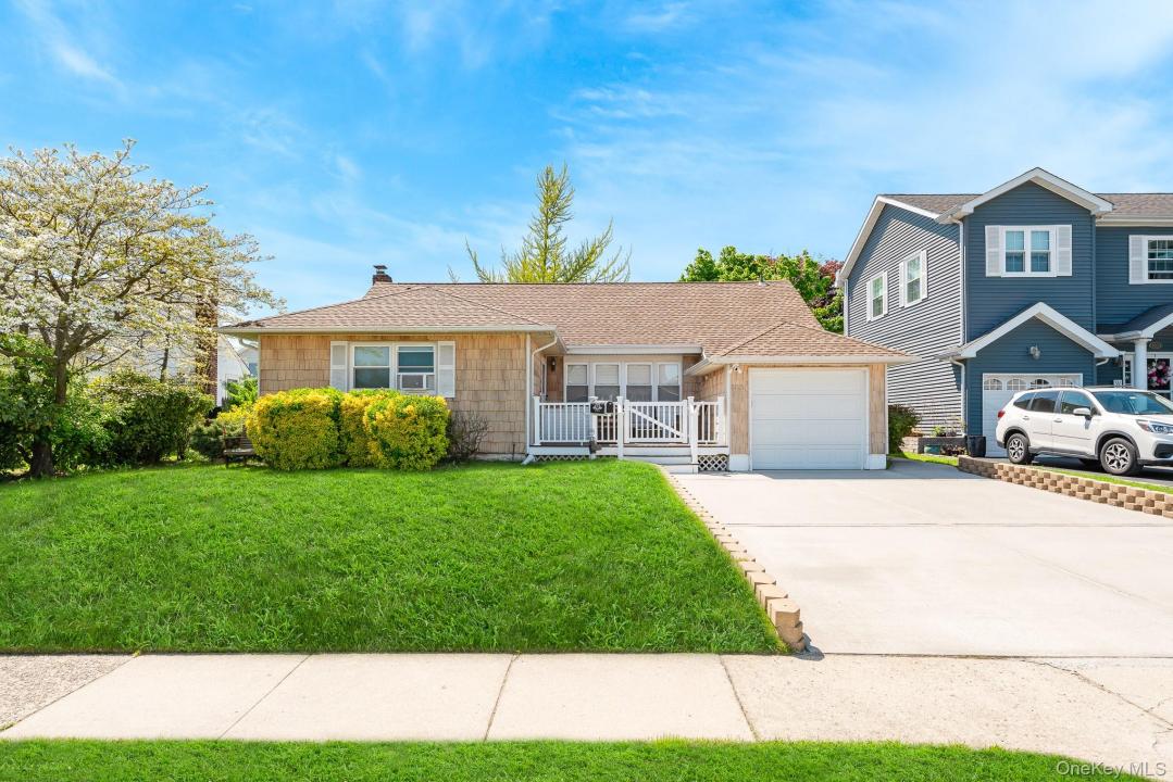 505 Lariat Lane, Bethpage, New York 11714, USA