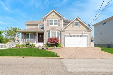 2683 Peconic Avenue, Seaford, NY 11783, USA