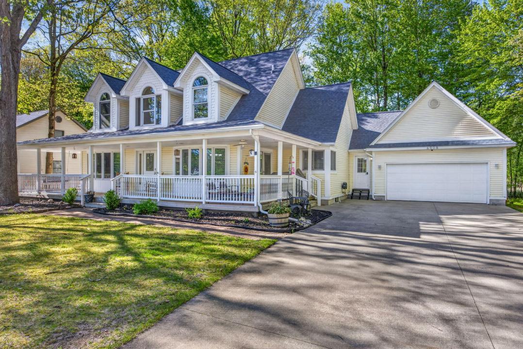 6908 Club House Drive E, Canadian Lakes, Michigan 49346, États-Unis